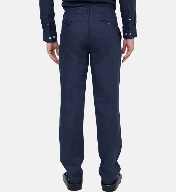 بنطال غير رسمي بقصة ضيقة