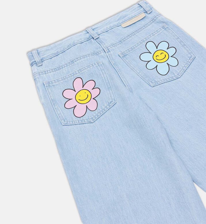 جينز قصير مزين بأزهار