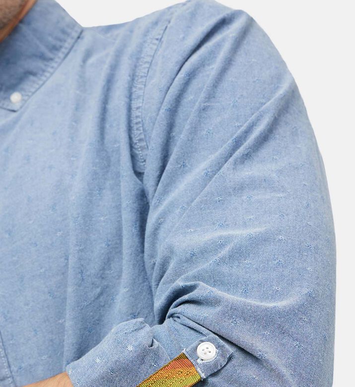 تي شيرت بياقة كلاسيكية مزخرفة