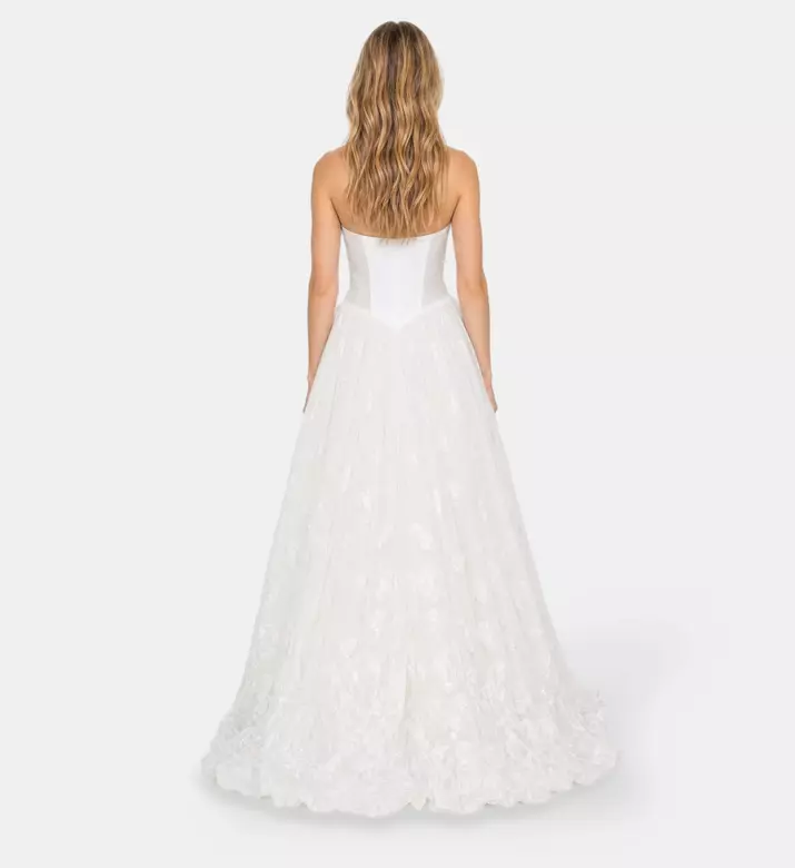 AAVVA Dress Hazar Couture, Model View