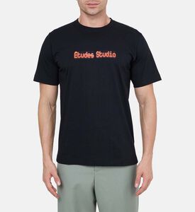 تيشيرت قطن بشعار مطرّز وياقة دائرية