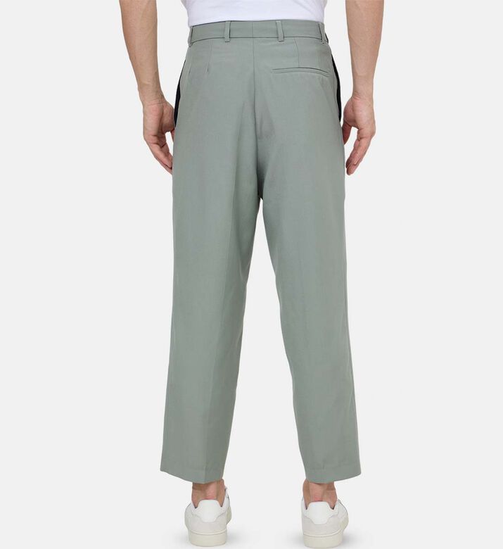 بنطال كلاسيكي بقصّة عادية