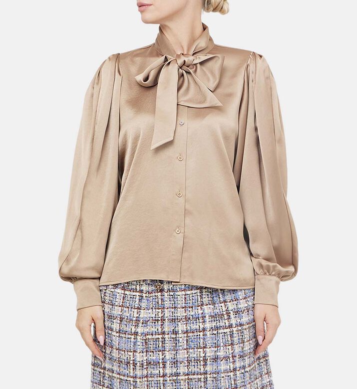 قميص كانديا بوسي بياقة على شكل فيونكة