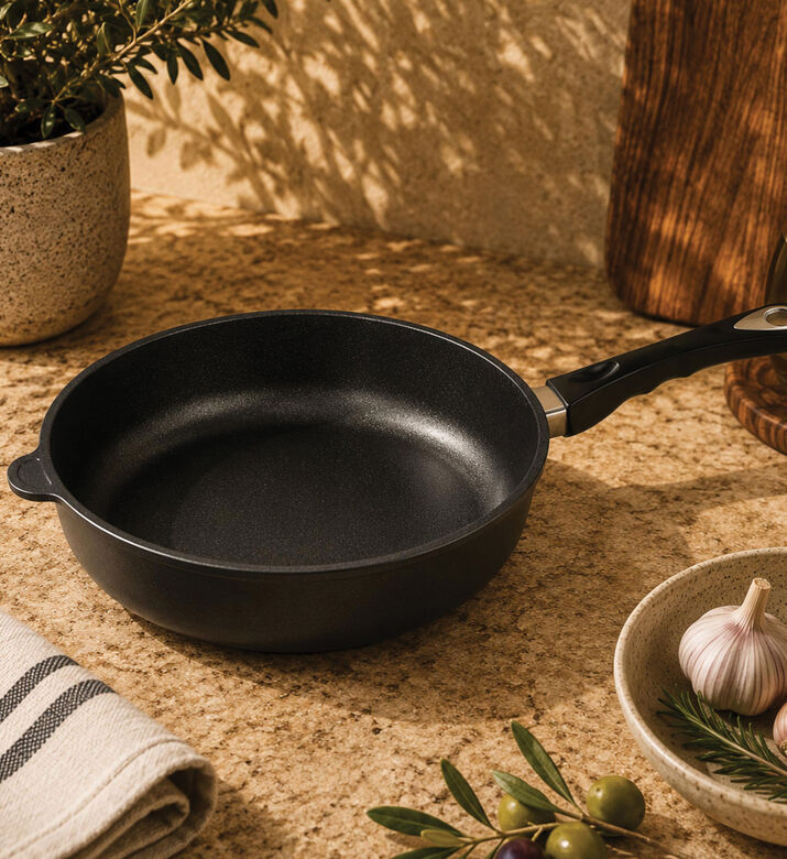AMT Gastroguss Cast Aluminum Braise Pan, Black, 28-cm, Packshot View