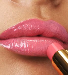 لون شفاه إم يو فائق اللمعان