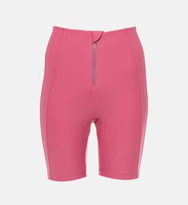 شورت برمودا بقصة عادية