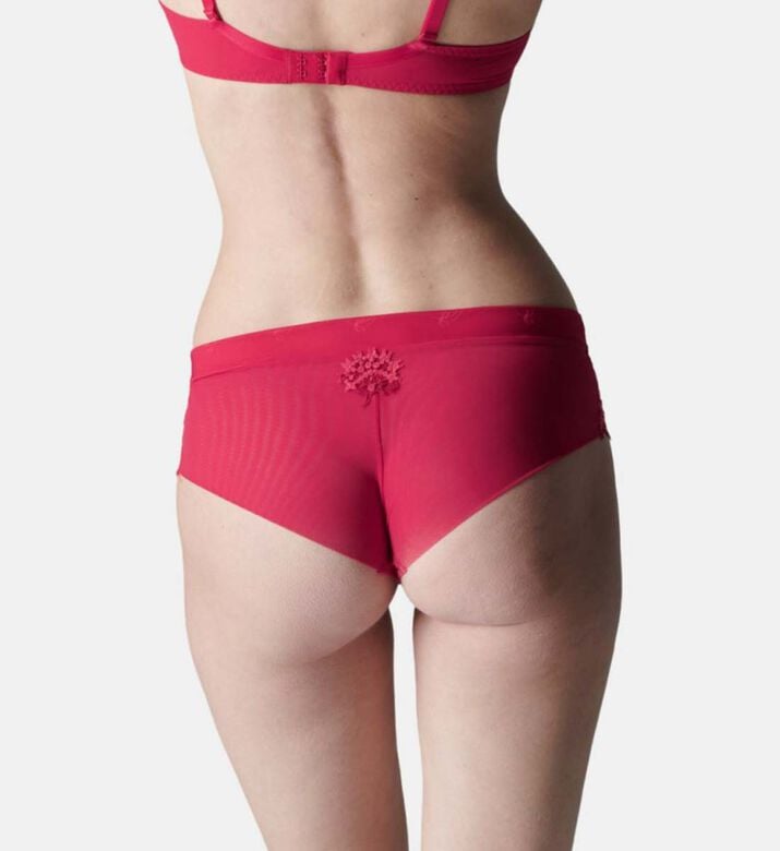 أتمنى قليل مطرزة أتمنى قليل مطرزة