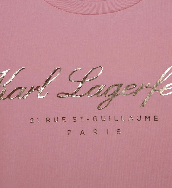 تي شيرت مصنوع من القطن العضوي يحمل شعارًا فنيًا تي شيرت مصنوع من القطن العضوي يحمل شعارًا فنيًا