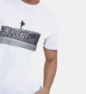 تيشيرت بطبعة كبيرة