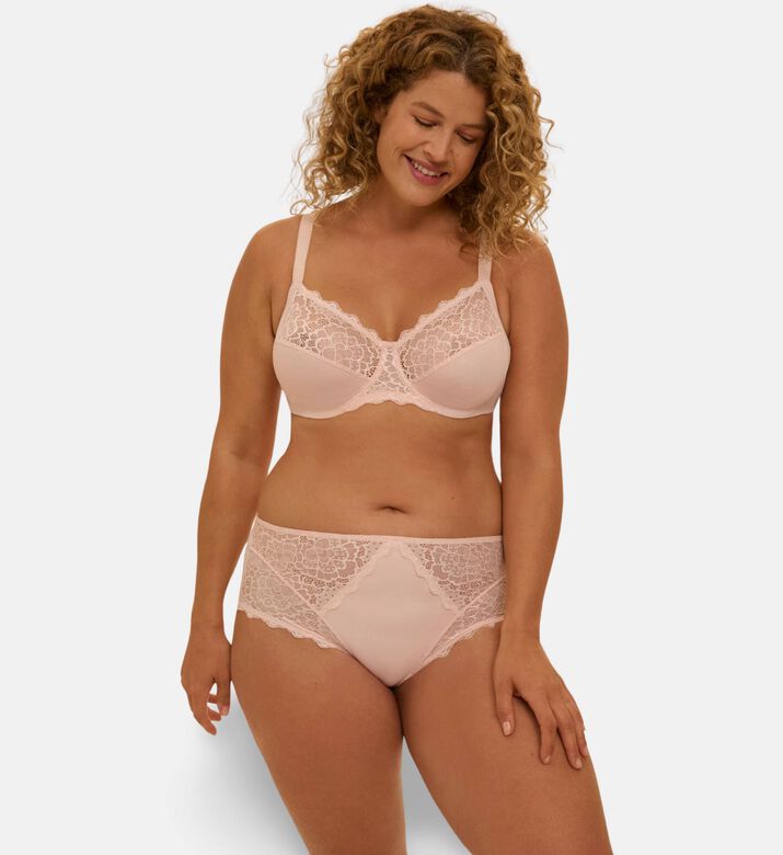 Simone Perele Brief, Model View