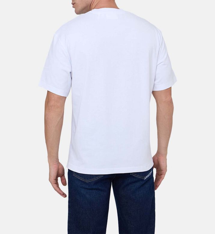 تيشيرت مطرز بتفاصيل بشكل حرف إي