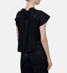 بلوزة قصيرة الأكمام مطرزة بأزهار