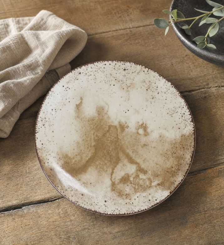 Spal Blend Simple Beige Desert Plate, Model View