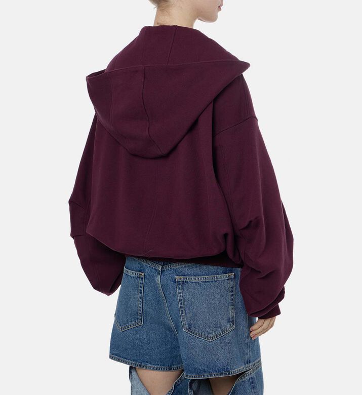 بلوزة مطرزة بغطاء رأس