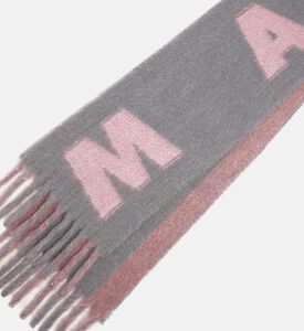 وشاح مستطيل الشكل بتصميم مخطط