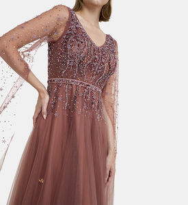 فستان تول مزين بأحجار الراين وأزهار