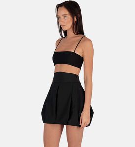 تنورة قصيرة مربعة منفوخة بطيات واسعة