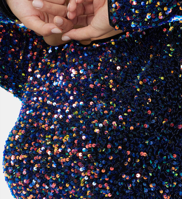 بلوزة قصيرة مخملية مطرزة بأكمام طويلة