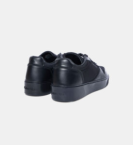 حذاء رياضي بأربطة بنعل سميك