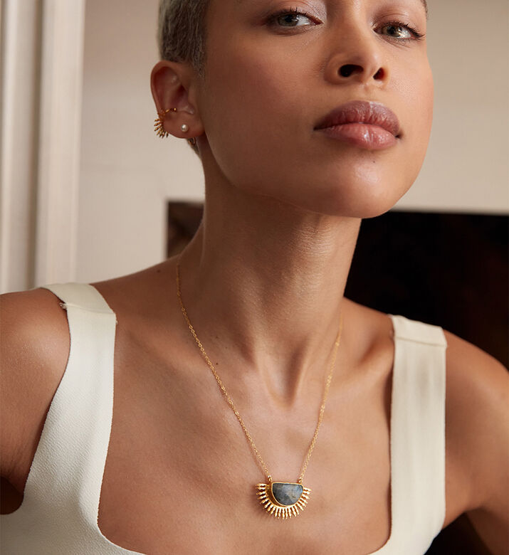 Ottoman Hands Necklace Sunrise Labradorite, Packshot View