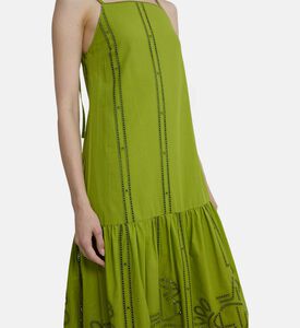 فستان متوسط الطول بقصة تطريز أنغليزي