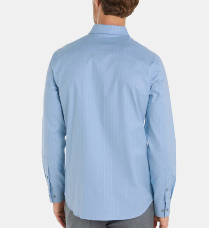 قميص بأكمام طويلة بقصة ضيقة