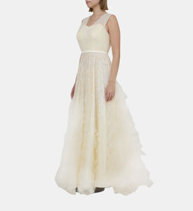 فستان تل مزيّن بخرز وأحجار الراين