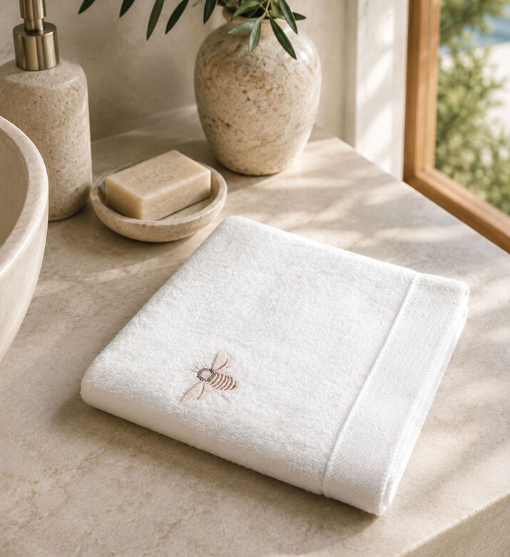 Home Deco and More Bee Cotton Terry Towel, White, 50x100-cm, Packshot View
