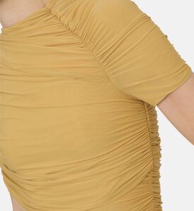 بلوزة بياقة غير متماثلة مزينة بطيات