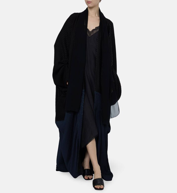 BANOU Two-tone Pleated Abaya, Model View