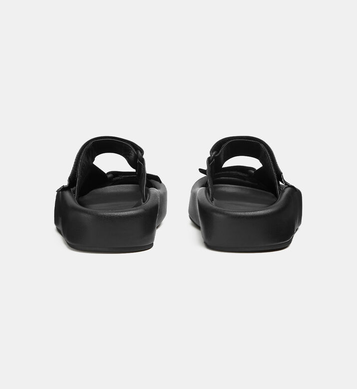 صندل بنعل سميك بمقدمة مدببة