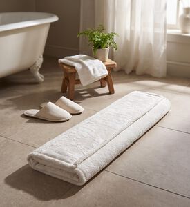 Dea Cascata Bath Mat, Model View