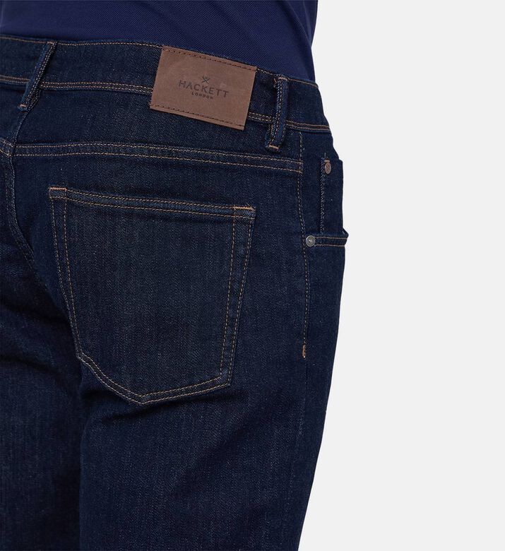 جينز بقصّة مستقيمة عالية الخصر