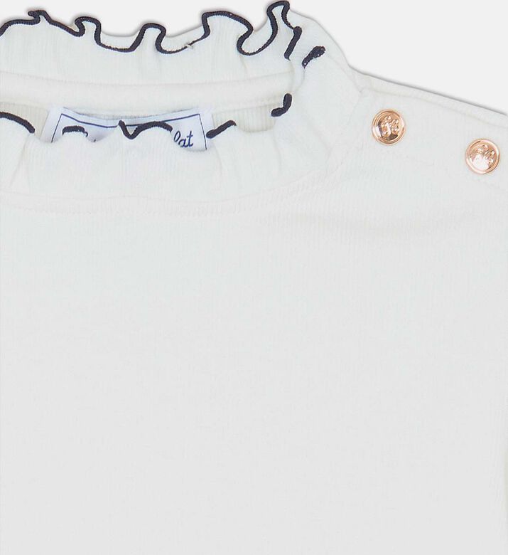 قميص داخلي بياقة عالية ومزركشة