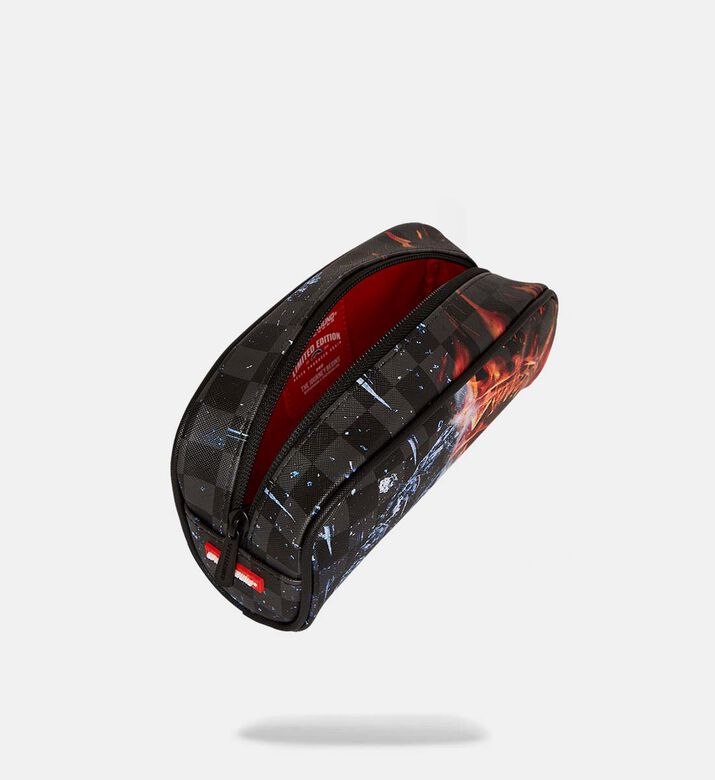 حقيبة أقلام رصاص بشكل فم قرش نار وجليد