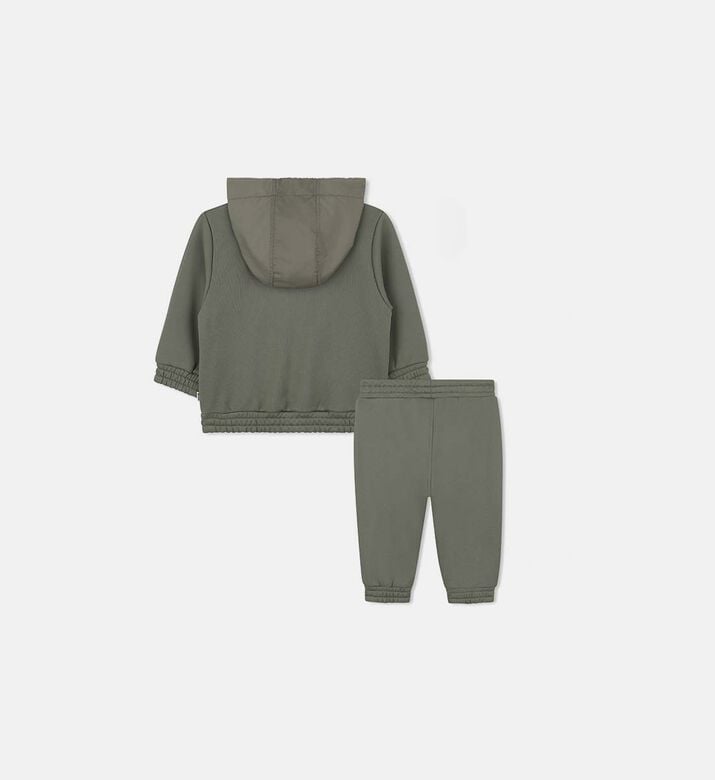 طقم صوف بتطريز شعار طقم صوف بتطريز شعار