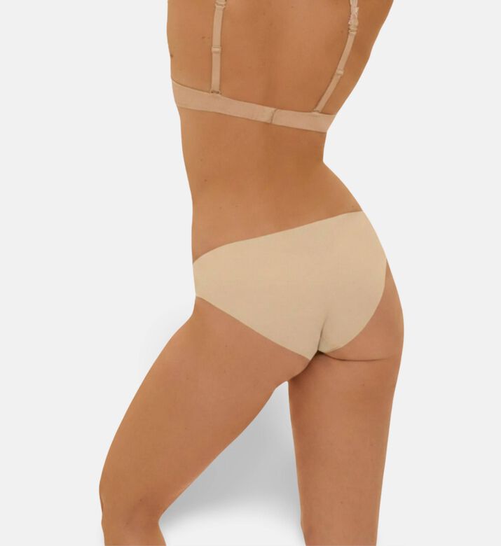 Simone Perele Brief, Model View