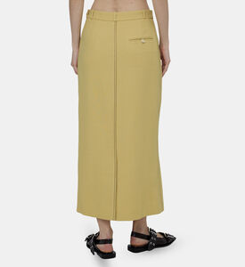 تنورة صوف مصممة بتفاصيل متباينة