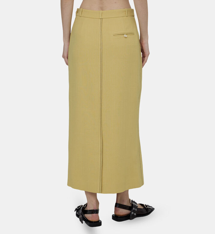 تنورة صوف مصممة بتفاصيل متباينة