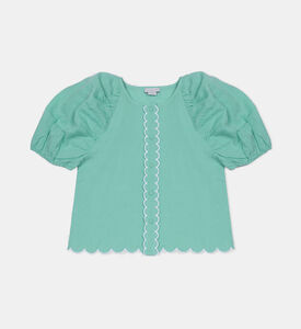 قميص بأكمام منتفخة بحوافي صدفية