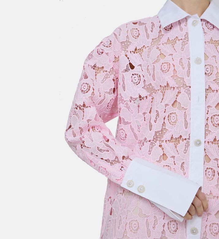 قميص دانتيل بأكمام طويلة