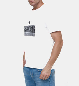 تيشيرت بطبعة كبيرة