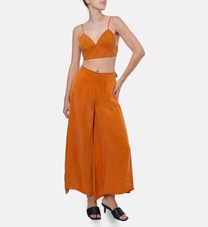 Niluu V-neck Cropped Bralette Top, Model View