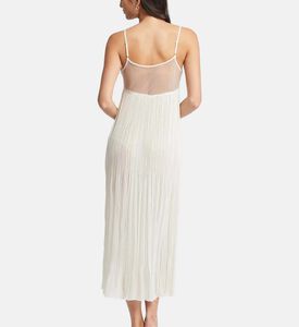 فستان طويل بطيّات بياقة بشكل في