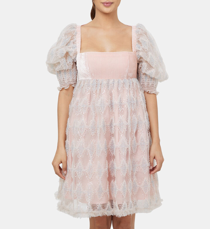 فستان دوتشيس قصير بتأثير التول فستان دوتشيس قصير بتأثير التول