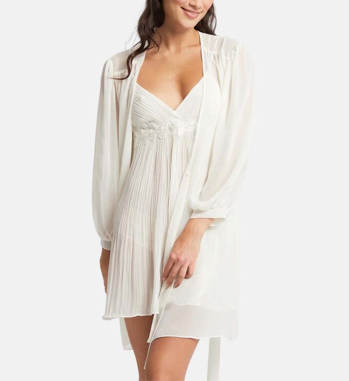 فستان قصير بطيّات بدون أكمام