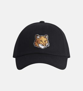 قبعة بخياطة ثعلب وحافة منحنية