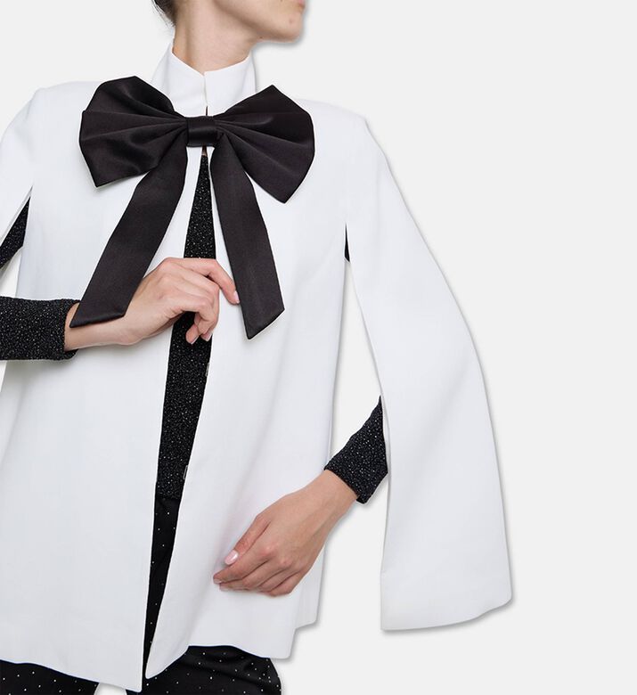 Alice and Olivia Cape Philippa, Model View