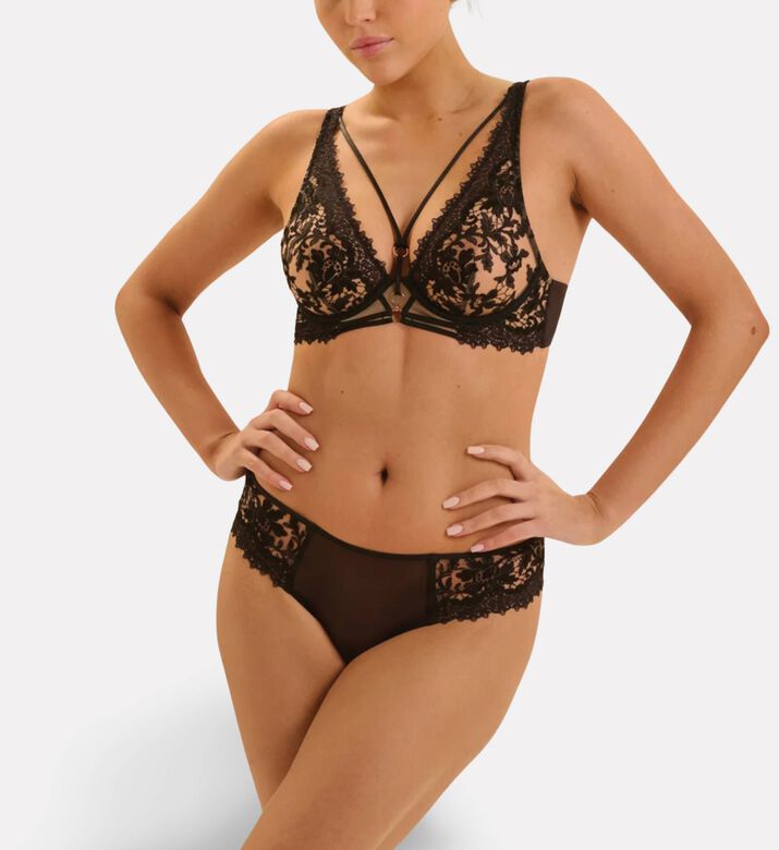 Simone Perele Shorty In Embroidery, Model View