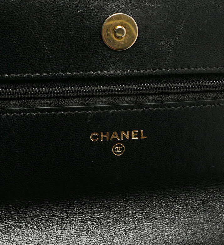 Chanel Preowned Coco Chanel Quilted Leather Flap Wallet, Packshot View